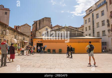 Split, Kroatien - Mai 12. 2023. Der historische Fischmarkt, oder Peškarija, im Zentrum von Split, Kroatien. Anfang der 1900er Jahre im Secession-Stil erbaut Stockfoto