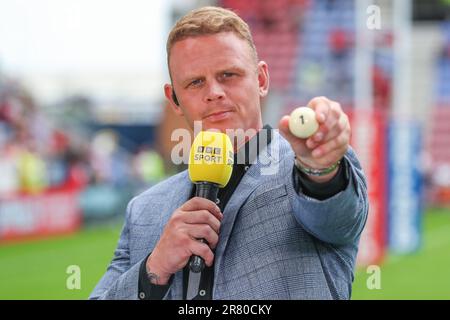 Kevin Brown, ehemaliger Spieler der Salford Red Devils, zieht beim Halbfinale des Betfred Challenge Cup während des Viertelfinalspiels des Betfred Challenge Cup das Spiel Wigan Warriors vs Warrington Wolves im DW Stadium, Wigan, Großbritannien, 18. Juni 2023 (Foto von Gareth Evans/News Images) Stockfoto