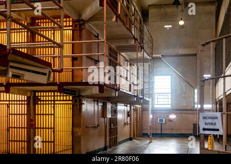 Die Korridore der Module und Blöcke des Hochsicherheitsgefängnisses von Alcatraz befinden sich in der Mitte der Bucht von San Francisco. Stockfoto