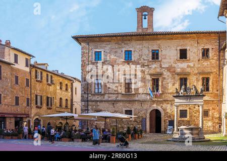 Montepulciano, Provinz Siena, Toskana, Italien. Palazzo del Capitano/Kapitänspalast auf der Piazza Grande. Stockfoto