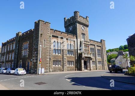 Ehemaliges Rathaus und Bezirksgebäude, im Stil der gotischen Wiedergeburt, jetzt Wohnungen, Castle Street, Rothesay, Insel Bute, Schottland. Stockfoto