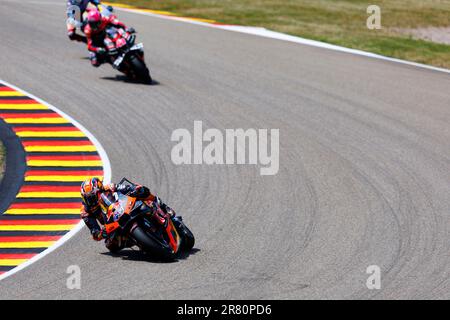 Sachsenring, Hohenstein-Ernstthal, Sachsen, Deutschland. 18. Juni 2023. 2023 Deutsche MotoGP, Renntag; Nummer 43 Red Bull KTM Factory Racing Rider Jack Miller während des Rennens Guthaben: Action Plus Sports/Alamy Live News Stockfoto