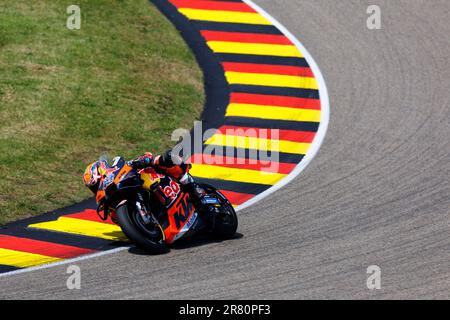 Sachsenring, Hohenstein-Ernstthal, Sachsen, Deutschland. 18. Juni 2023. 2023 Deutsche MotoGP, Renntag; Nummer 43 Red Bull KTM Factory Racing Rider Jack Miller während des Rennens Guthaben: Action Plus Sports/Alamy Live News Stockfoto