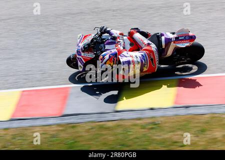 Sachsenring, Hohenstein-Ernstthal, Sachsen, Deutschland. 18. Juni 2023. 2023 Deutsche MotoGP, Renntag; Nummer 89 Prima Pramac Rennfahrer Jorge Martin während des Rennens Credit: Action Plus Sports/Alamy Live News Stockfoto