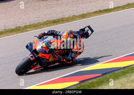 Sachsenring, Hohenstein-Ernstthal, Sachsen, Deutschland. 18. Juni 2023. 2023 Deutsche MotoGP, Renntag; Nummer 43 Red Bull KTM Factory Racing Rider Jack Miller während des Rennens Guthaben: Action Plus Sports/Alamy Live News Stockfoto