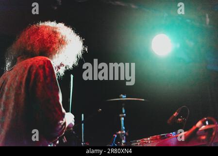 Chameleon Soul Band Schlagzeuger Harry Proctor während der Vorstellung im Night and Day Cafe (Manchester-UK.) Am 4. Juli 2019. Stockfoto