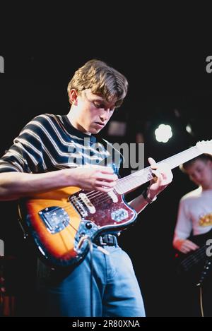 Chameleon Soul Band Gitarrenspieler Harry Bathie während der Aufführung im Night and Day Cafe (Manchester-UK.) Am 4. Juli 2019. Stockfoto