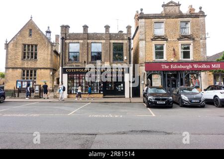 Bourton an der Water High Street Stockfoto