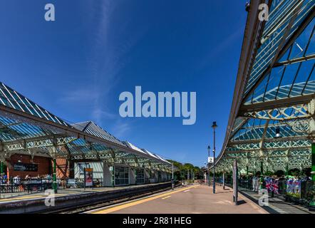 Tynemouth ist eine Metrostation von Tyne and Wear, die die Küstenstadt Tynemouth, North Tyneside, in Tyne und Wear, England, bedient. Stockfoto