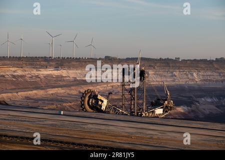 Landschaften im Open Pit Hambach Braunkohlebergwerk im Oktober 2022 Stockfoto