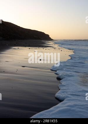 Isle of Wight Meereslandschaften: Ebb und Flow of Nature mit Sonnenaufgang und Sonnenuntergang Stockfoto