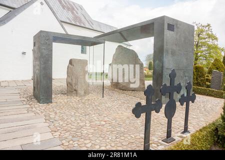 Jelling Steine sind massiv geschnitzt runestones, 10. Jahrhundert, Jelling, Dänemark, Europa Stockfoto