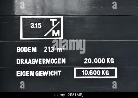 Utrecht, Niederlande. 8. Mai 2023. Eine Inschrift auf einem alten Güterwaggon. Hochwertiges Foto Stockfoto