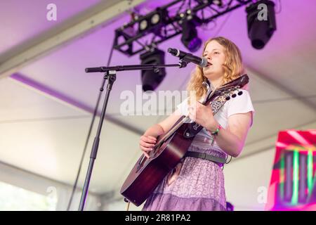 Manchester, USA. 17. Juni 2023. Paris Paloma während des Bonnaroo Music and Arts Festival am 17. Juni 2023 in Manchester, Tennessee (Foto: Daniel DeSlover/Sipa USA) Guthaben: SIPA USA/Alamy Live News Stockfoto