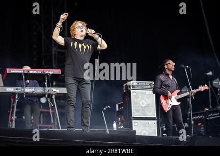 Werchter, Belgien. 18. Juni 2023. Mick Hucknall of the Band Simply Red tritt am Sonntag, den 18. Juni 2023, auf dem eintägigen Musikfestival „Werchter Classic“ in Werchter auf. BELGA FOTO JAMES ARTHUR GEKIERE Kredit: Belga News Agency/Alamy Live News Stockfoto