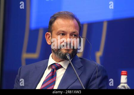 Sankt Petersburg, Russland. 15. Juni 2023. Sergey Brilev, Präsident der Global Energy Association, nimmt an einer Sitzung zum Thema „Energie für das 21. Jahrhundert: Herausforderungen von heute als Chancen für die Zukunft“ im Rahmen der St. Petersburg International Economic Forum 2023 (Kreditbild: © Maksim Konstantinov/SOPA Images via ZUMA Press Wire) NUR REDAKTIONELLE VERWENDUNG! Nicht für den kommerziellen GEBRAUCH! Stockfoto