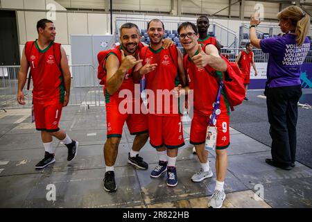 Berlin, Deutschland. 18. Juni 2023. Sportler aus Portugal; posieren bei den Special Olympics Summer World Games Berlin 2023 am 18. Juni 2023 im Konferenzzentrum Messe in Berlin. Die Berliner Spiele 2023 sind Gastgeber von 7000 Lernbehinderten aus fast 190 Ländern. Special Olympics ist eine internationale Wohltätigkeitsorganisation, deren Ziel es ist, Lernbehinderte in den Bereich des olympischen Sports einzubeziehen. Berlin 2023 ist die größte Sport- und Wohltätigkeitsveranstaltung des Jahres 2023. (Foto: Dominika Zarzycka/Sipa USA) Guthaben: SIPA USA/Alamy Live News Stockfoto