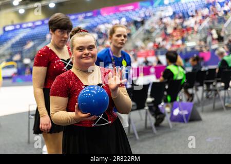 Berlin, Deutschland. 18. Juni 2023. Der Sportler tritt am 18. Juni 2023 während der Sonderolympiade der Sommer-Weltspiele Berlin 2023 im Konferenzzentrum Messe in Berlin im Rhythmic Gymnastics Sport an. An den Berliner Spielen 2023 werden 7000 Lernbehinderte aus 190 Ländern teilnehmen. Special Olympics ist eine internationale Wohltätigkeitsorganisation, deren Ziel es ist, Lernbehinderte in den Bereich des olympischen Sports einzubeziehen. Berlin 2023 ist die größte Sport- und Wohltätigkeitsveranstaltung des Jahres 2023. (Foto: Dominika Zarzycka/Sipa USA) Guthaben: SIPA USA/Alamy Live News Stockfoto