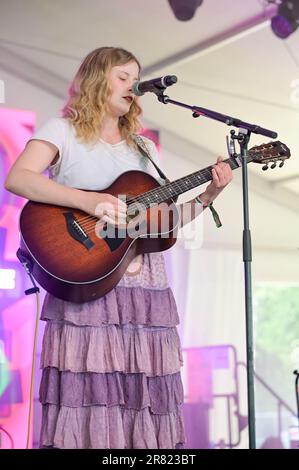 Paris Paloma tritt am 3. Tag des Bonnaroo Music & Arts Festivals 2023 am 17. Juni 2023 in Manchester, Tennessee, auf. Foto: Darren Eagles/imageSPACE Stockfoto