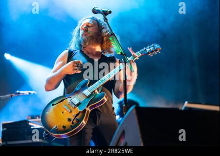 Jim James von My Morning Jacket tritt am 3. Tag des Bonnaroo Music & Arts Festivals 2023 am 17. Juni 2023 in Manchester, Tennessee, auf. Foto: Darren Eagles/imageSPACE/Sipa USA Stockfoto