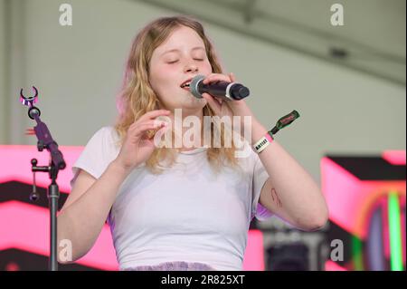 Manchester, Usa. 19. Juni 2022. Paris Paloma tritt am 3. Tag des Bonnaroo Music & Arts Festivals 2023 am 17. Juni 2023 in Manchester, Tennessee, auf. Foto: Darren Eagles/imageSPACE/Sipa USA Kredit: SIPA USA/Alamy Live News Stockfoto