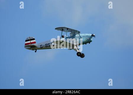 Bucker Jungmann wird am 2023. Juni auf der Shuttleworth Around the World Air Show präsentiert Stockfoto