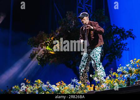 Neuhausen Ob Eck, Deutschland. 18. Juni 2023. Casper ist auf der Bühne beim Southside Festival. Das Musikfestival ist eines der größten deutschen Open-Air-Festivals in der deutschsprachigen Region. Kredit: Philipp von Ditfurth/dpa/Alamy Live News Stockfoto