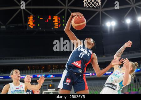 Valeriane Vukosavljevic (11 Frankreich) unter dem Korb während des Gruppenspiels im eurobasket 2023 für Frauen zwischen Slowenien und Frankreich in der Arena Stozice, Slowenien. (Sven Beyrich/SPP) Kredit: SPP Sport Press Photo. Alamy Live News Stockfoto