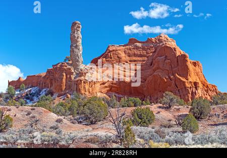 Der Kalkstein Pinnacle ragt aus einem Sandsteingebirge im Kodachrome Basin State Park in Utah hervor Stockfoto