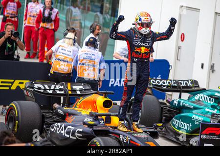 Max Verstappen (NED) Redbull Racing RB19 feiert den historischen 41.-Sieg wie Ayrton Senna während des Rennens am Sonntag, den 18. Juni - FORMEL 1 PIRELLI G. Stockfoto