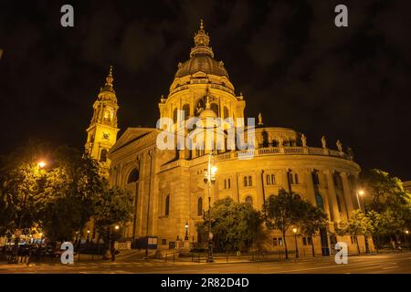 Budapest, Ungarn – 21. Mai 2023. St.-Stephans-Basilika in Budapest, Ungarn. Blick bei Nacht. Stockfoto