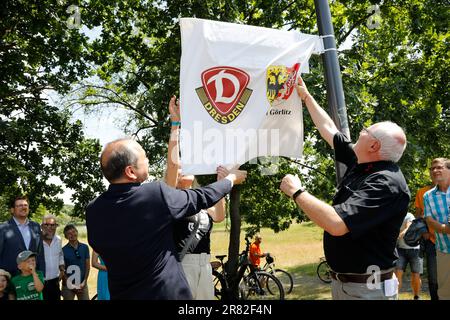 Im Bild: Octavian Ursu, Anett Haßpacher, Carsten Liebig. Die Stadt Görlitz würdigt den Ehrenspielführer von Dynamo Dresden Hans-Jürgen „Dixie“ Dörner, Stockfoto