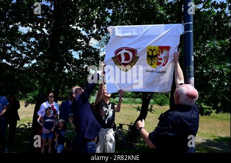 Im Bild: Octavian Ursu, Anett Haßpacher, Carsten Liebig. Die Stadt Görlitz würdigt den Ehrenspielführer von Dynamo Dresden Hans-Jürgen „Dixie“ Dörner, Stockfoto