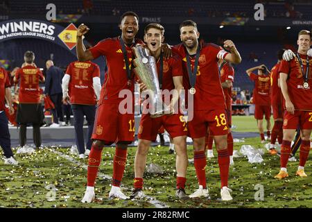 ROTTERDAM - (LR) Ansu Fati von Spanien, Gavi von Spanien, Jordi Alba von Spanien während des Endabschlusses der UEFA Nations League zwischen Kroatien und Spanien im Feyenoord Stadion de Kuip am 18. Juni 2023 in Rotterdam, Niederlande. AP | niederländische Höhe | MAURICE AUS STEIN Stockfoto