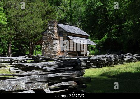 Die John Oliver Hütte in Cades Cove. Stockfoto