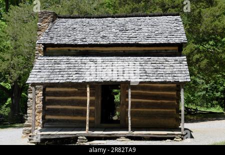 Die John Oliver Hütte in Cades Cove. Stockfoto