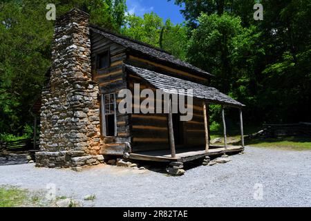 Die John Oliver Hütte in Cades Cove. Stockfoto