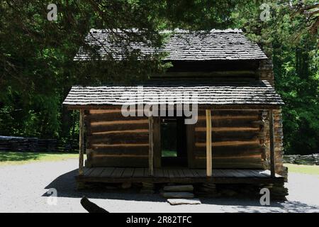 Die John Oliver Hütte in Cades Cove. Stockfoto