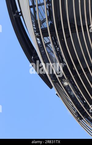 Außenansicht des Showcase Cinema de Lux, Teil des WestQuay Shopping Centre, Southampton, mit der einzigartigen architektonischen Verkleidung, April 2023. Stockfoto