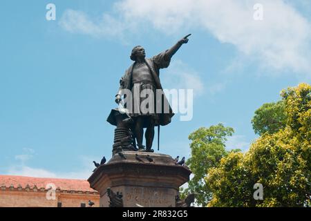 Kolumbus Statue und Kathedrale, Parque Colon, Santo Domingo. Dominikanische Republik.19. Jahrhundert Freigabe von Eigentum nicht erforderlich Stockfoto