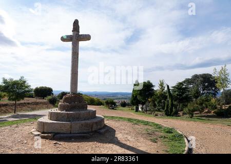 Das Crucero de Santo Toribio überblickt die Stadt Astorga entlang der Camino Frances im Dorf San Justo de la Vega in Leon, Spanien. Dieser Alte Stockfoto