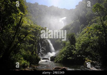 Cachoeira do Veado, gelegen im Serra da Bocaina Nationalpark, im Staat São Paulo, Brasilien. Stockfoto