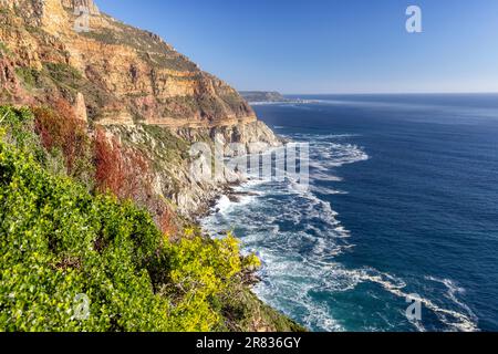 Blick vom Chapman's Peak Drive zwischen Hout Bay und Noordhoek auf der Kap-Halbinsel - in der Nähe von Kapstadt, Südafrika Stockfoto