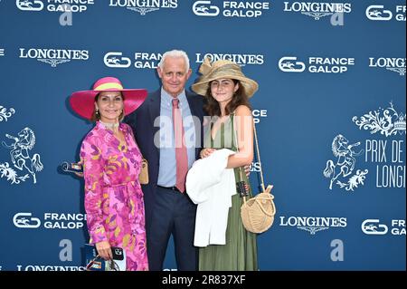 Chantilly, Frankreich. 18. Juni 2023. Gäste, die am 18. Juni 2023 den Prix de Diane Longines in Chantilly, Frankreich, besuchen. Foto: Mireille Ampilhac/ABACAPRESS.COM Kredit: Abaca Press/Alamy Live News Stockfoto