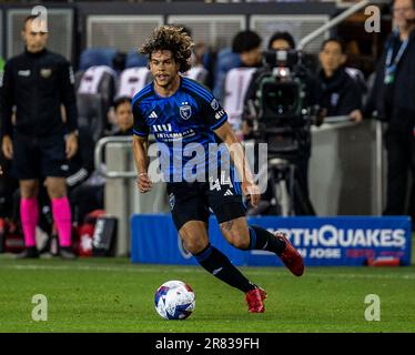 Juni 17 2023 San Jose, CA, USA San Jose Forward Cade Cowell (44) passt den Ball während des MLS-Spiels zwischen Portland Timbers und den Erdbeben von San Jose. Das Spiel endet mit einem Gleichstand von 0-0 im PayPal Park San Jose Calif Thurman James/CSM Stockfoto