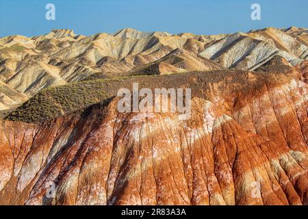 Die Regenbogenberge Chinas im Geologischen Park Zhangye Danxia sind ein geologisches Weltwunder, diese berühmten chinesischen Berge Stockfoto