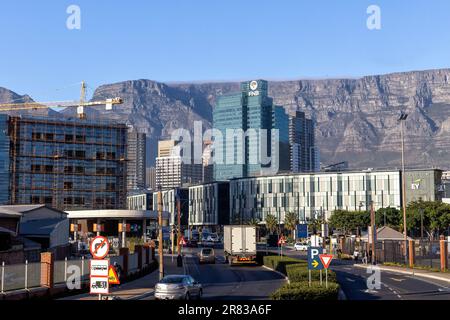 Stadtzentrum von Kapstadt mit Tafelberg im Hintergrund - Kapstadt, Südafrika Stockfoto
