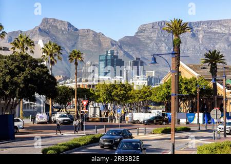 Stadtzentrum von Kapstadt mit Tafelberg im Hintergrund - Kapstadt, Südafrika Stockfoto