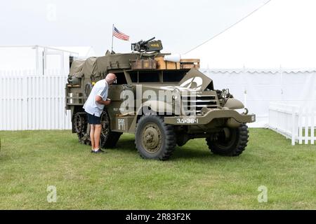 Amerikanisches Militärfahrzeug aus dem Zweiten Weltkrieg aus dem M3. Weltkrieg beim Flywheel Event im Bicester Heritage 2023 Stockfoto