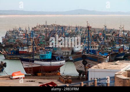 Fischerboot im Hafen von Essaouira an der Atlantikküste Marokkos Stockfoto